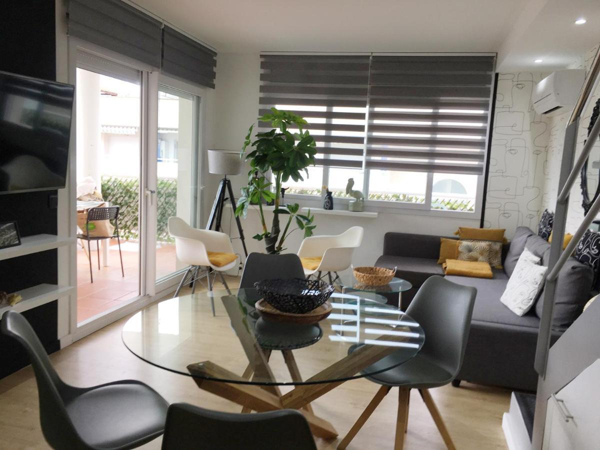Superbe Appartement Avec Solarium Et Piscine Communautaire Roses Exterior photo