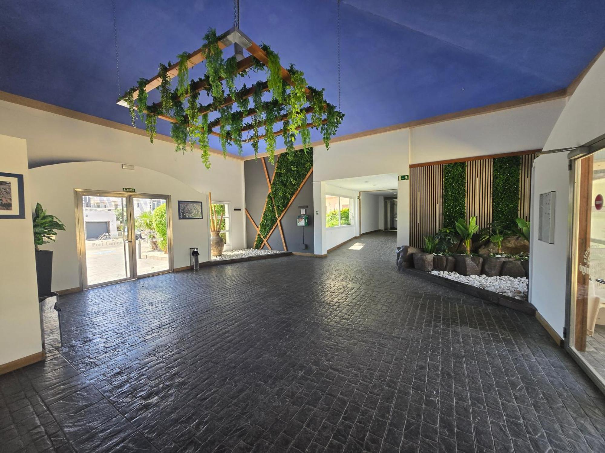 Superbe Appartement Avec Solarium Et Piscine Communautaire Roses Exterior photo