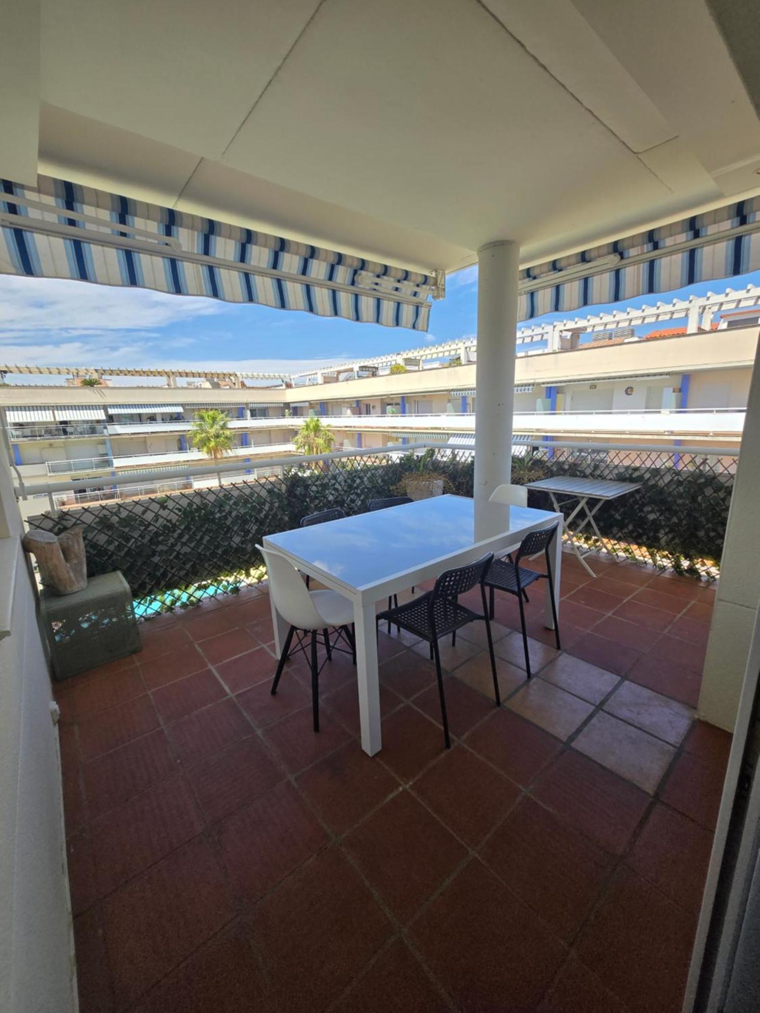 Superbe Appartement Avec Solarium Et Piscine Communautaire Roses Exterior photo