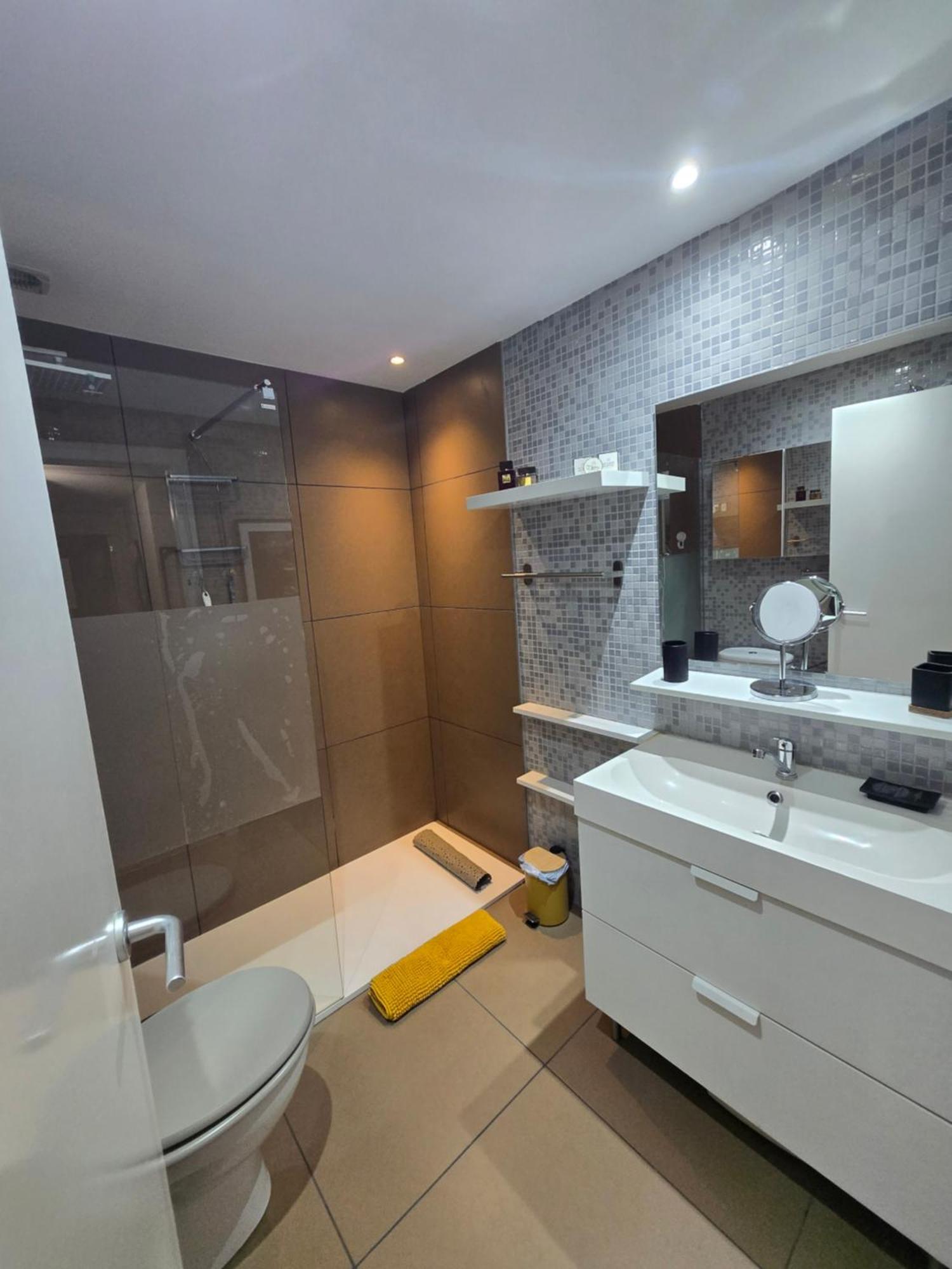Superbe Appartement Avec Solarium Et Piscine Communautaire Roses Exterior photo